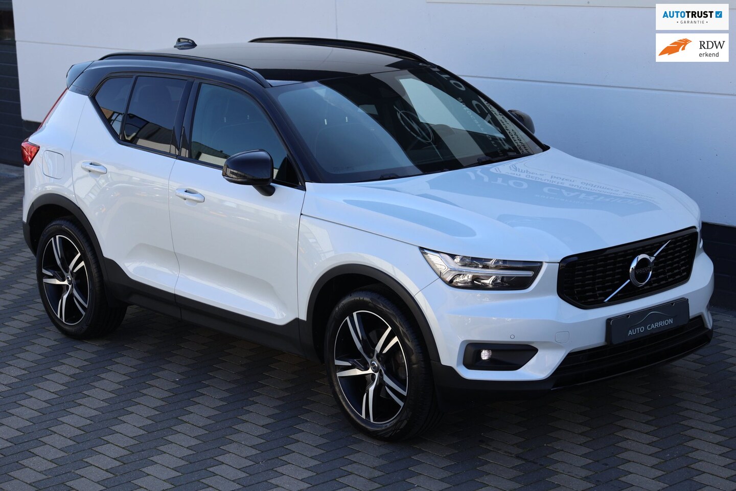Volvo XC40 - 2.0 T4 AWD R-Design LED Navi Trekhaak H/K !! - AutoWereld.nl