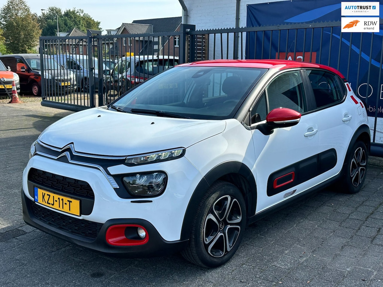 Citroën C3 - 1.2 PureTech Business / NAVIGATIE / CRUISE CONTROL / AIRCO / LM VELGEN - AutoWereld.nl