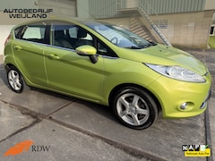 Ford Fiesta - 1.25 Titanium NL-auto 5drs I Clima I Voorruit verwarming I NL-auto I LM I PDC I 15" I