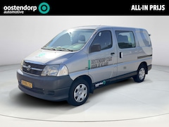 Toyota HiAce - 2.5 D-4D KWB Comfort DC | Rolstoelbus | Vista lift | Vier stoelen | Incl. onderhoudsbeurt