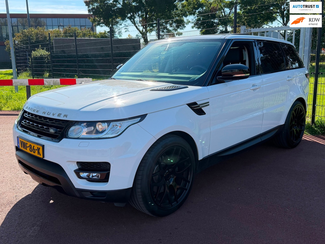 Land Rover Range Rover Sport - TDV6 Weinig KM 21inch Panodak Grijskenteken - AutoWereld.nl