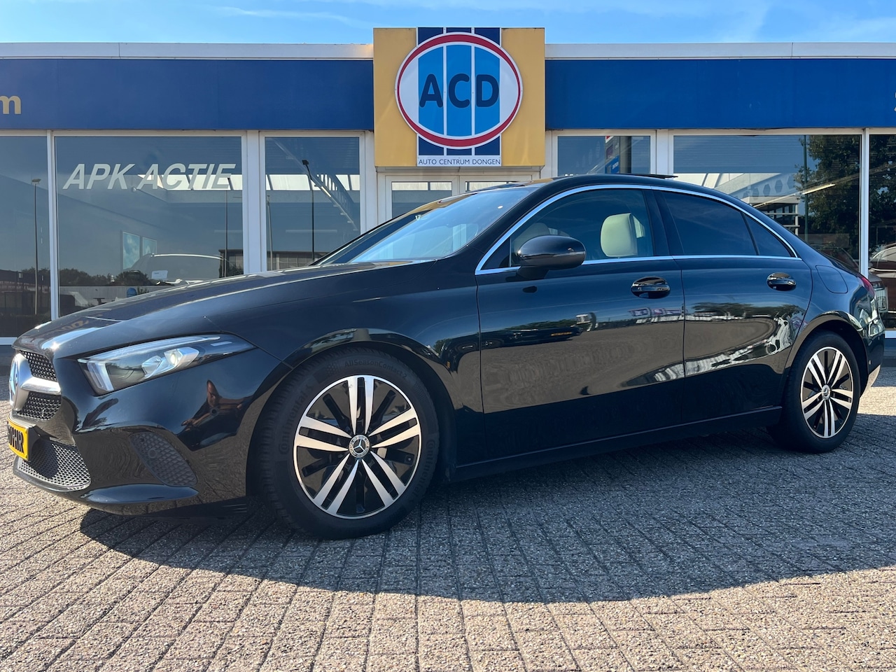 Mercedes-Benz A-klasse - 180 Business Solution Luxury | PanoramaDak | Trekhaak | Sfeerverl. | Orig. NL | 100% Deale - AutoWereld.nl