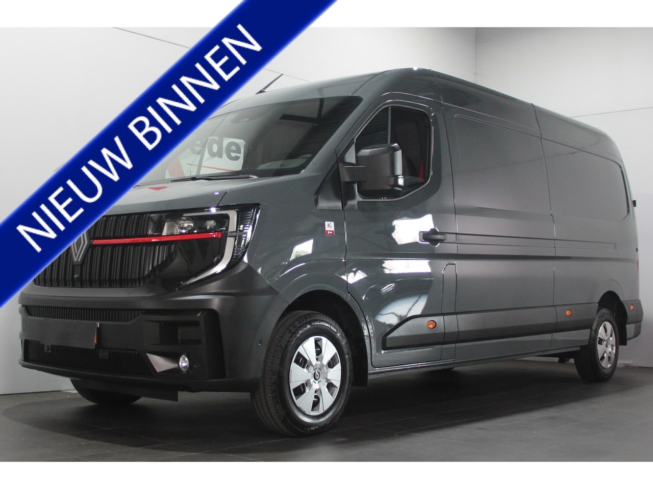Renault Master - T35 2.0 dCi 170 L3H2 Red Van - Camera / Carplay / Cruise - AutoWereld.nl