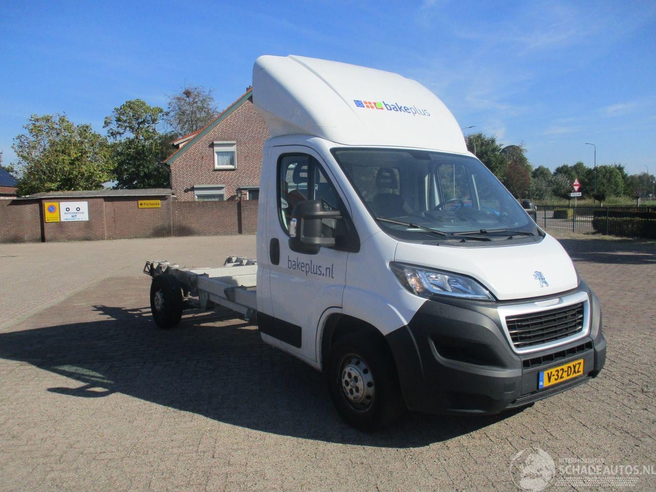 Peugeot Boxer - 335 2.2 HDI L4 Prem. - AutoWereld.nl
