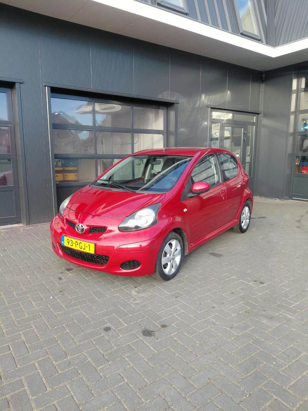 Toyota Aygo - 1.0-12V Aspiration Red Navigator 1.0-12V Aspiration Red Navigator - AutoWereld.nl