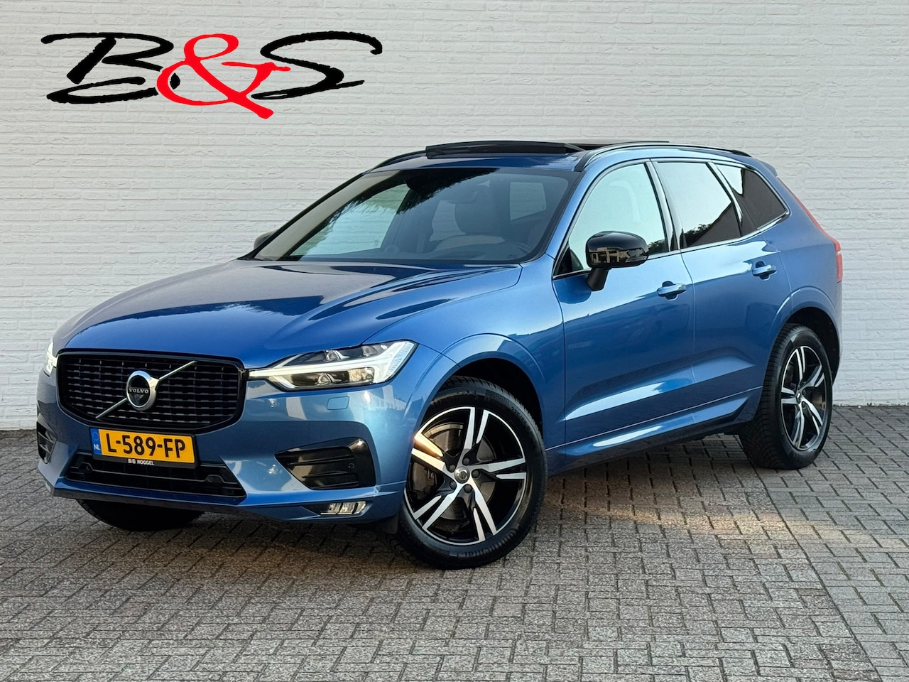 Volvo XC60 - 2.0 B4 Business R -Line Pro Panodak Volleder Adaptive Cruise Carplay Trekhaak Camera All-S - AutoWereld.nl