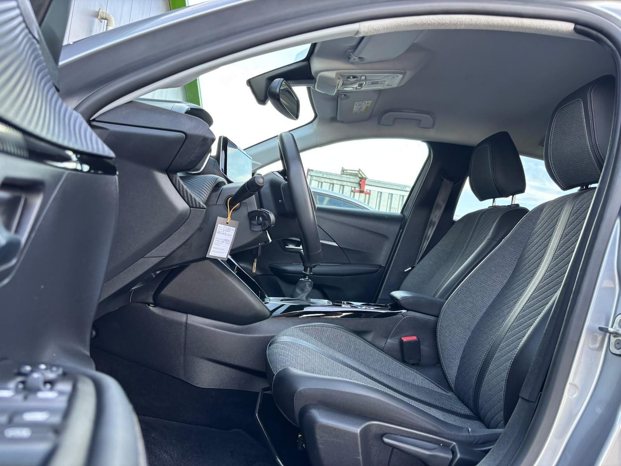 Peugeot 208 - 1.2 100 Allure | CARPLAY | CAMERA | CLIMATE CONTROL | CRUISE CONTROL | DIGI DASHBOARD |