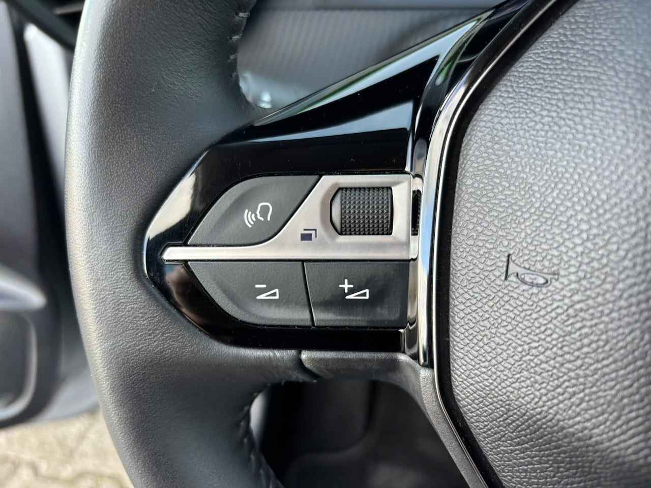 Peugeot 208 - 1.2 100 Allure | CARPLAY | CAMERA | CLIMATE CONTROL | CRUISE CONTROL | DIGI DASHBOARD |