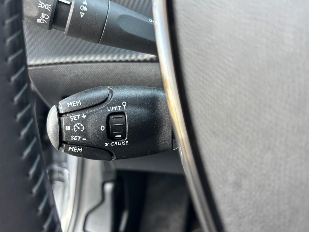 Peugeot 208 - 1.2 100 Allure | CARPLAY | CAMERA | CLIMATE CONTROL | CRUISE CONTROL | DIGI DASHBOARD |