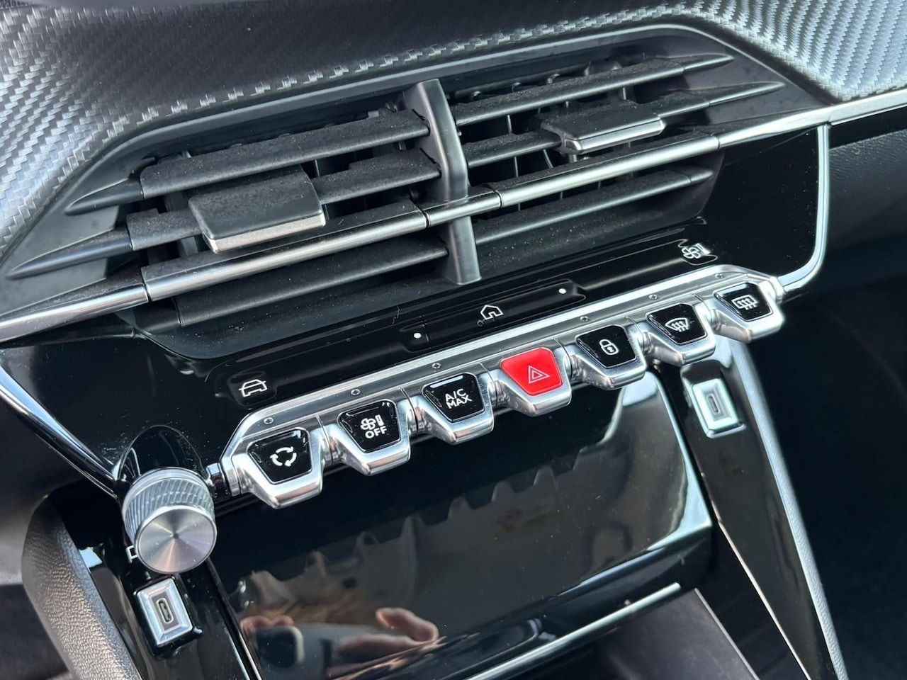 Peugeot 208 - 1.2 100 Allure | CARPLAY | CAMERA | CLIMATE CONTROL | CRUISE CONTROL | DIGI DASHBOARD |
