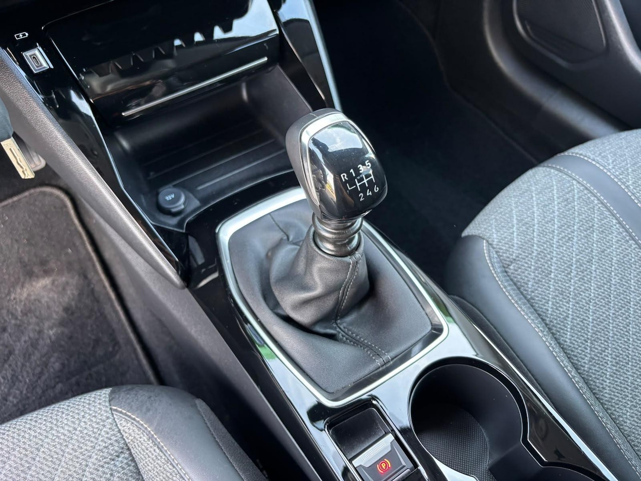 Peugeot 208 - 1.2 100 Allure | CARPLAY | CAMERA | CLIMATE CONTROL | CRUISE CONTROL | DIGI DASHBOARD |