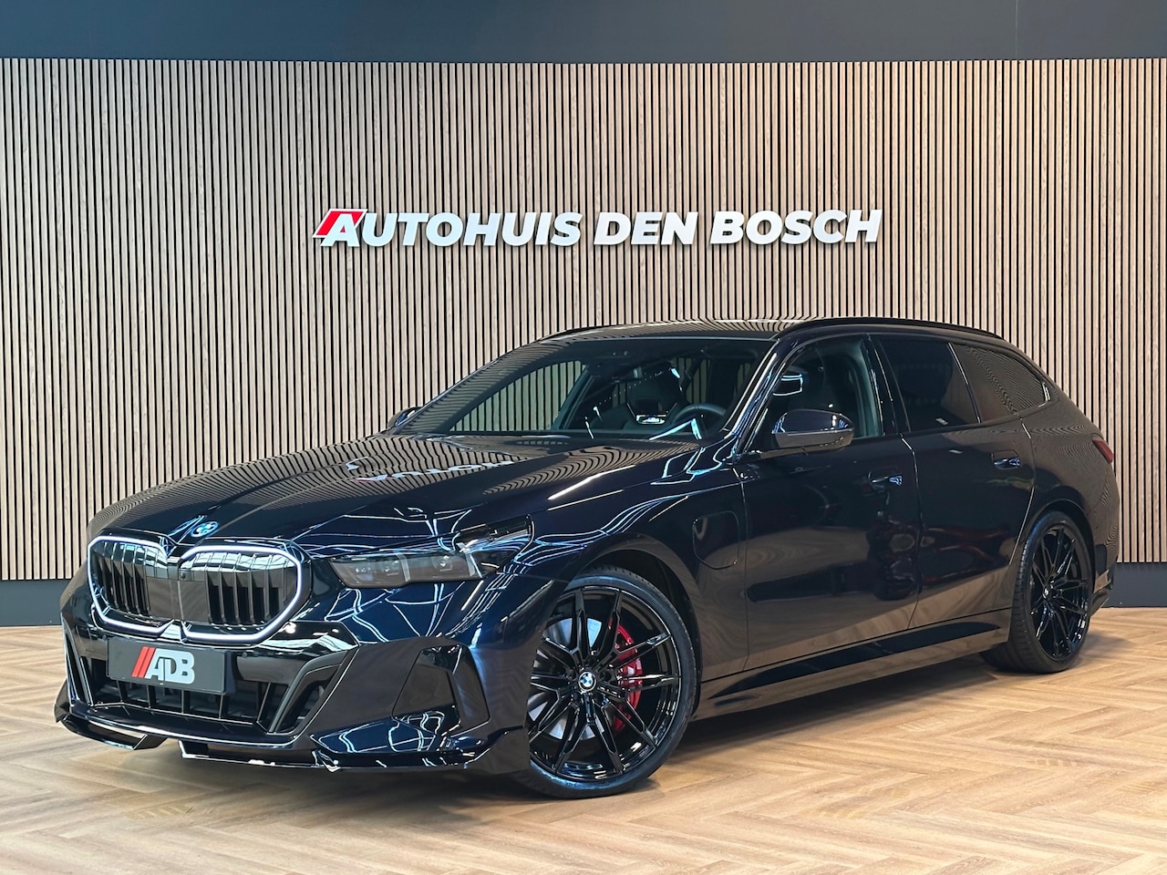 BMW 5-serie Touring - 550e xDrive 489PK M SPort Pro - Pano - AutoWereld.nl