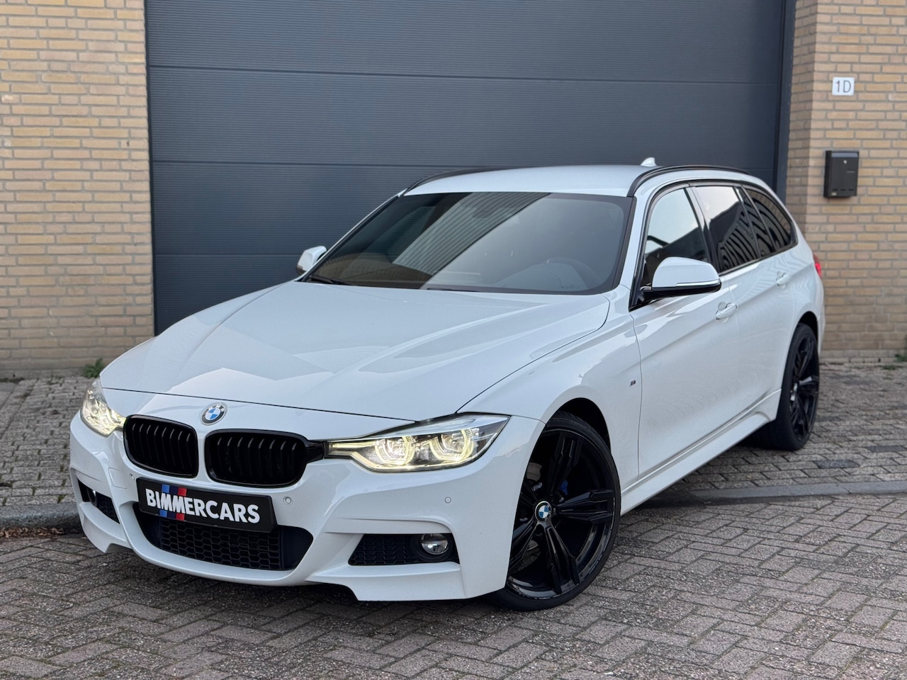 BMW 3-serie Touring - 320i xDrive M Sport Pakket Aut | Shadowline | Alcantara | LED LCI | - AutoWereld.nl