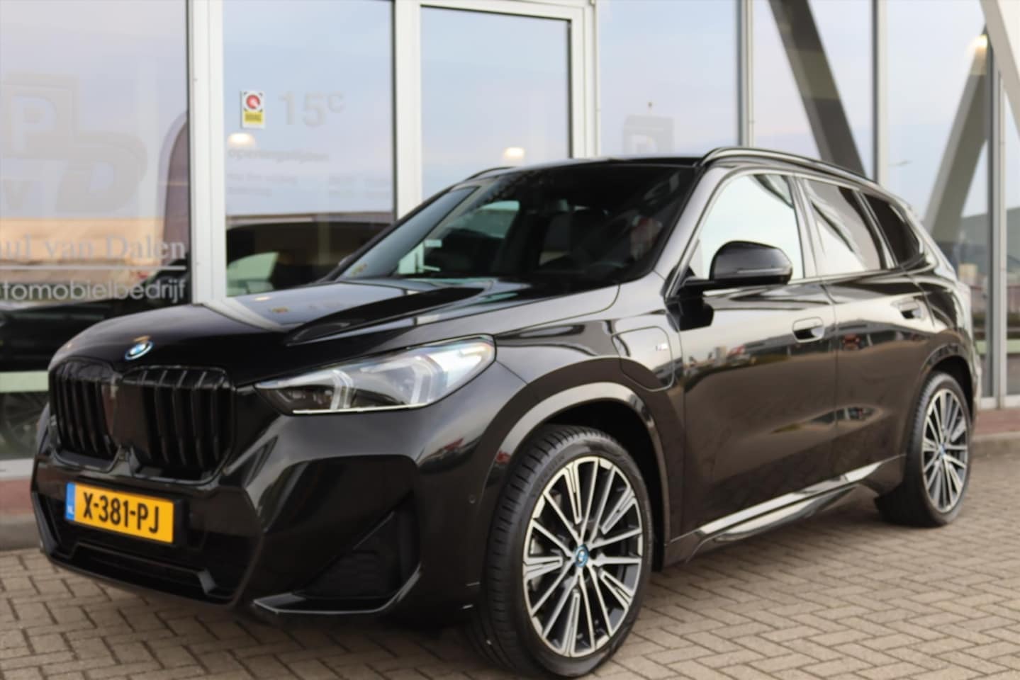 BMW X1 - (u11) XDRIVE30e 326PK M-SPORT SHADOW LINE Head Up | SOH 97% | Memory | 360 Camera | Stoelv - AutoWereld.nl