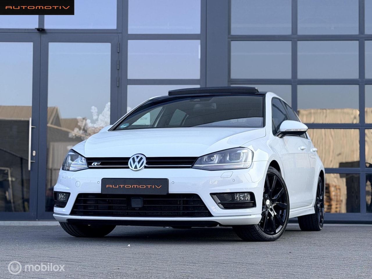 Volkswagen Golf - 1.4 TSI DSG / 3X R line / PANO / XENON, LED - AutoWereld.nl