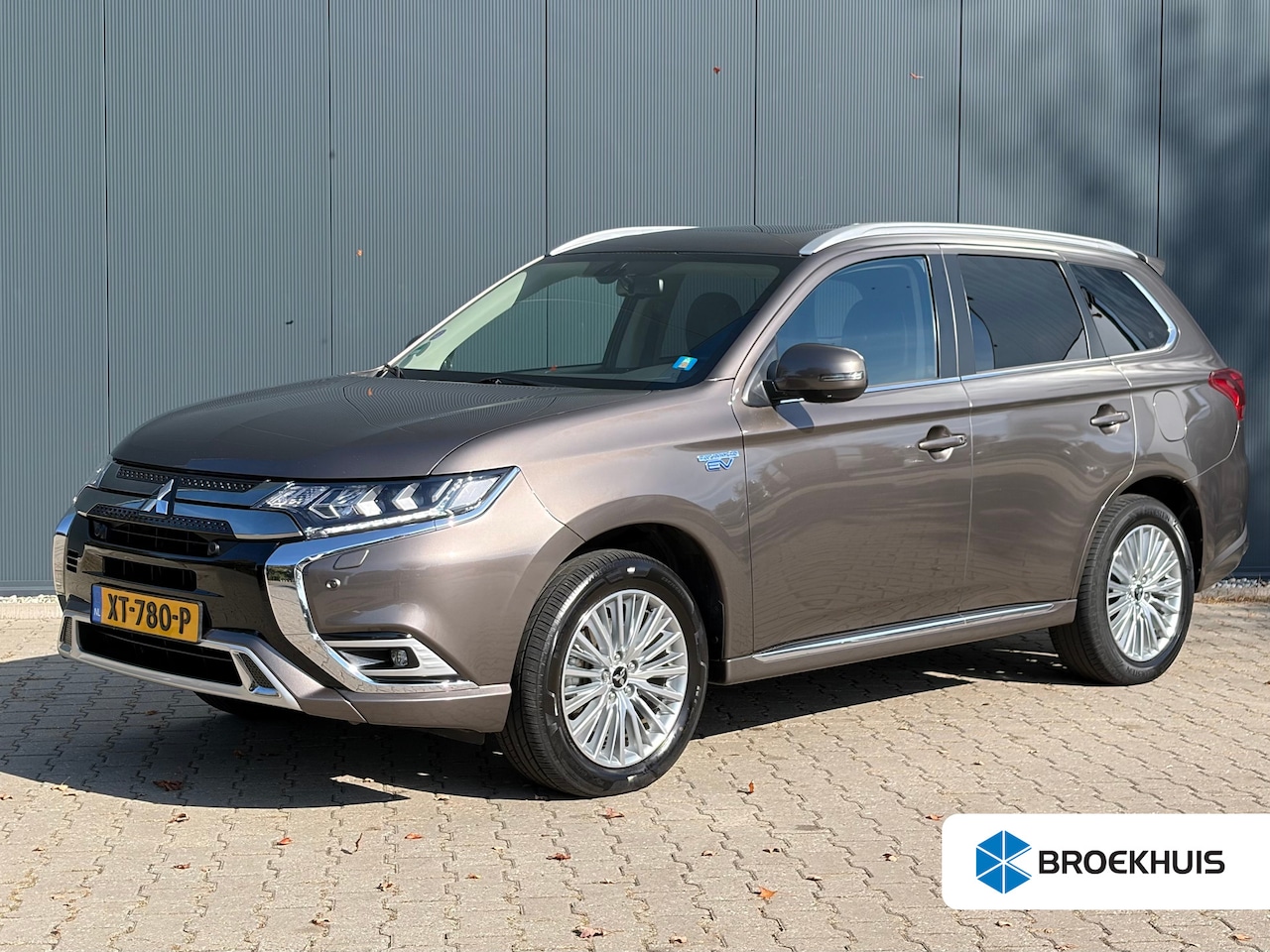 Mitsubishi Outlander - 225pk PHEV Intense+ Automaat | Trekhaak 1500 kg geremd | Elektrisch glazen schuif-/kanteld - AutoWereld.nl