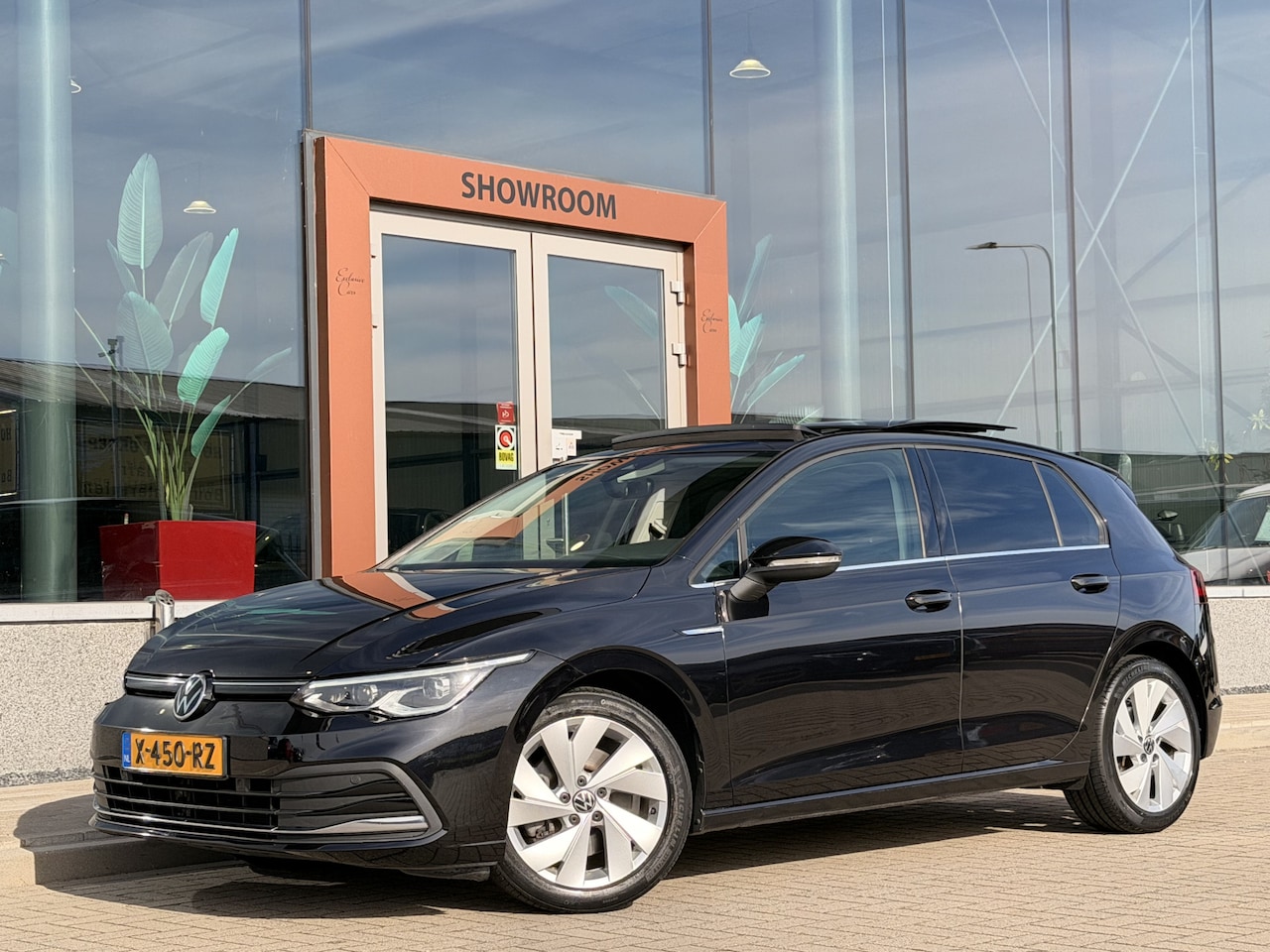 Volkswagen Golf - 1.5 eTSI 1st. Edition 150PK | Pano | ACC | Memory | Massage | Stoel/Stuurverwarming | Acht - AutoWereld.nl