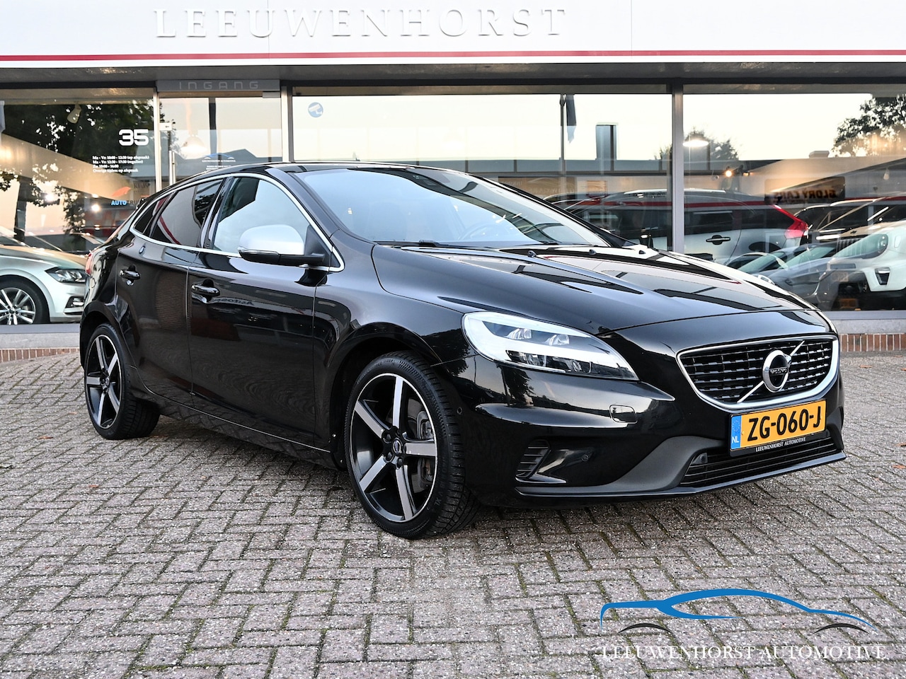 Volvo V40 - 1.5 T3 Polar+ Sport, DAB, leer, stoelverw., keyless, panodak, NL-dealerauto - AutoWereld.nl