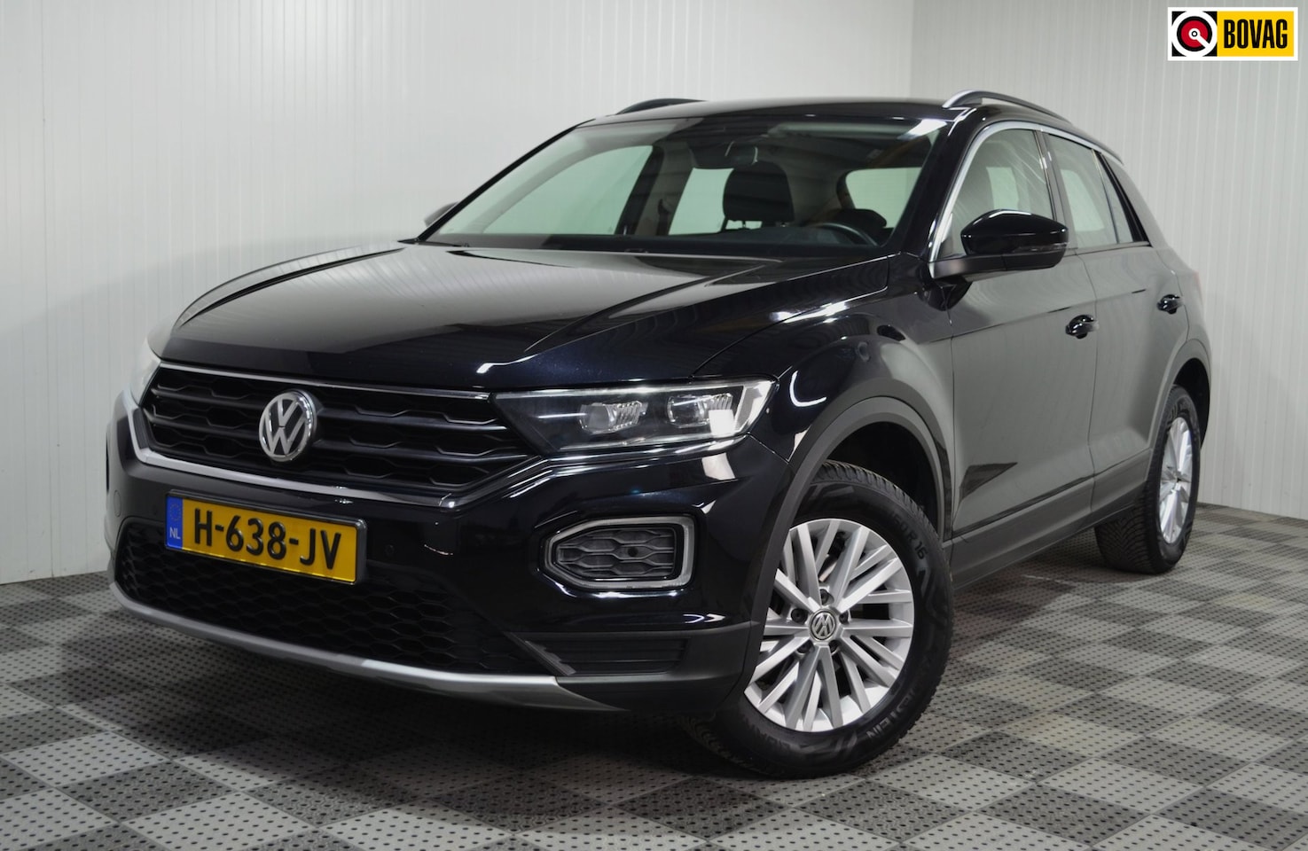 Volkswagen T-Roc - 1.5 TSI Sport Business / Trekhaak / Stoel & Stuur verwarming / Carplay - AutoWereld.nl