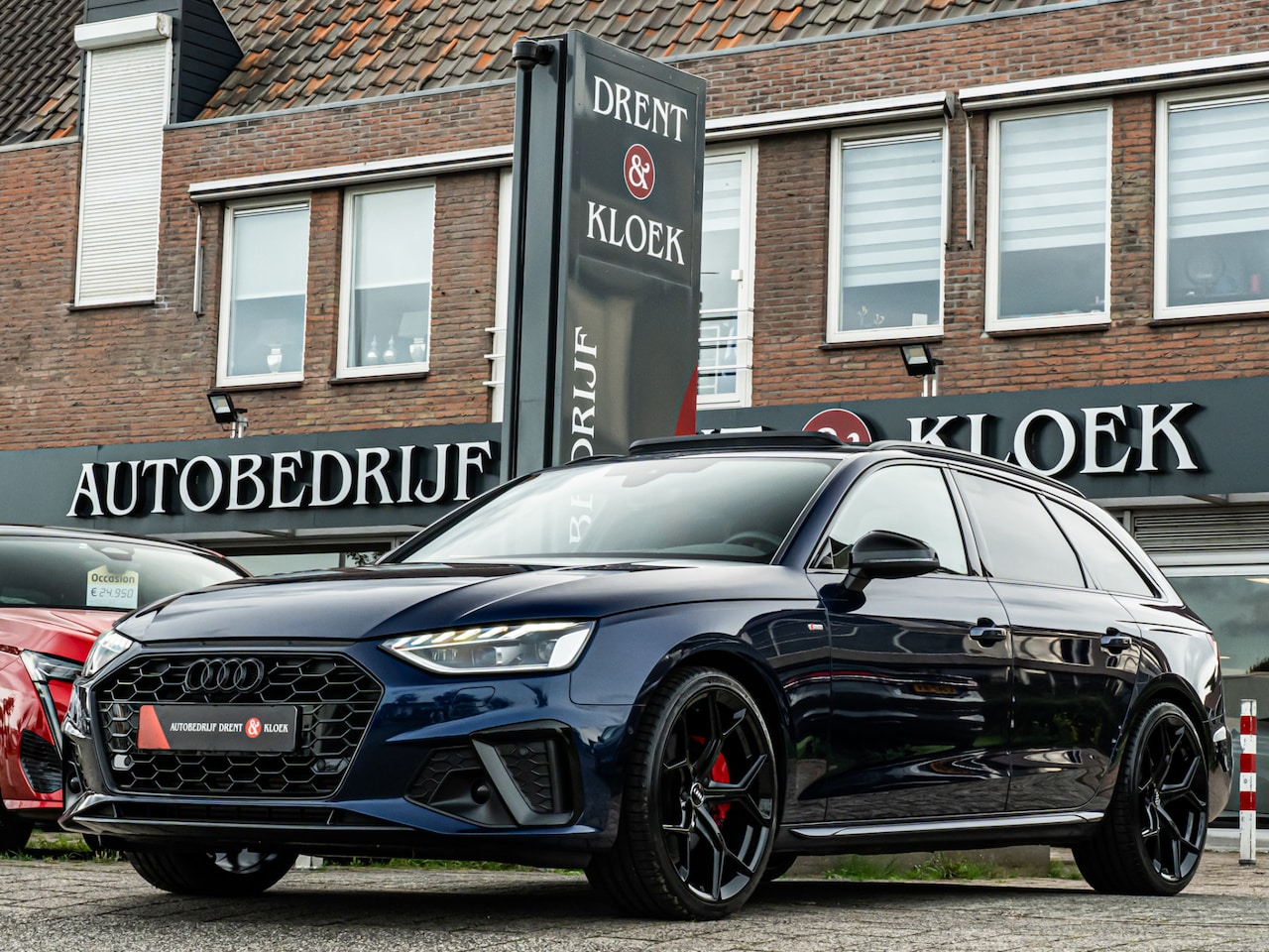 Audi A4 Avant - 40 TFSI S edition PANO RS SCHAALSTOEL BLACK OPTIC 19 INCH CAMERA TREKHAAK BOMVOL!! - AutoWereld.nl
