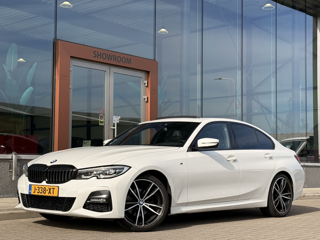 BMW 3-serie - 320i High Executive Edition | Harman / Kardon | Pano | Leder | Led | Stoelverwarming | Ach - AutoWereld.nl