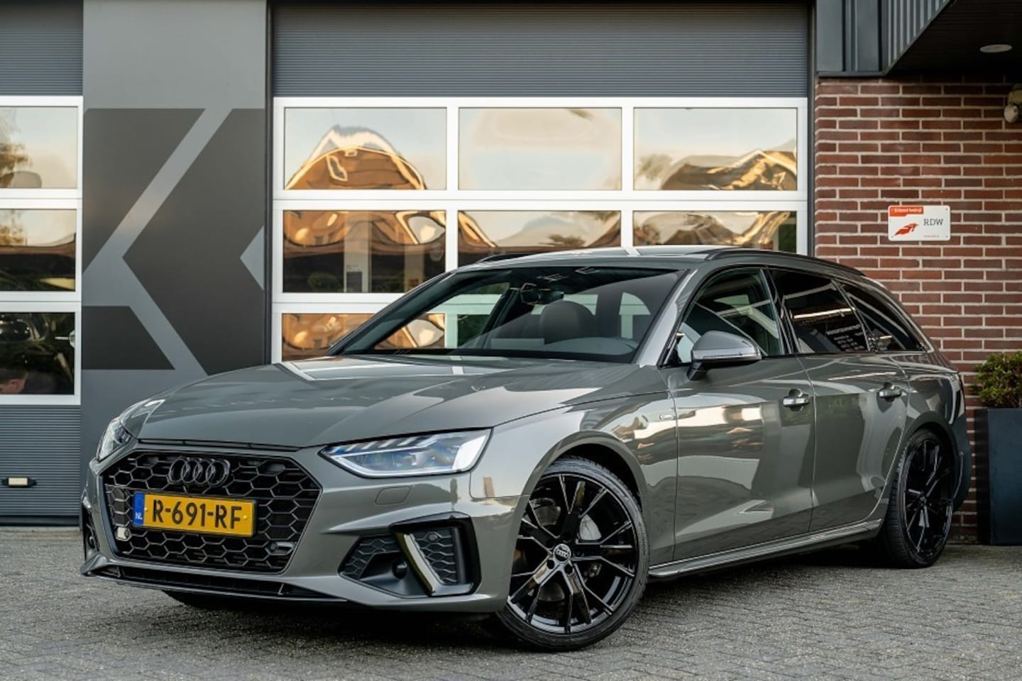 Audi A4 Avant - 40 TFSI S line | Panorama | Bang & Olufsen | Black Optic | Matrix LED | Virtual Cockpit | - AutoWereld.nl