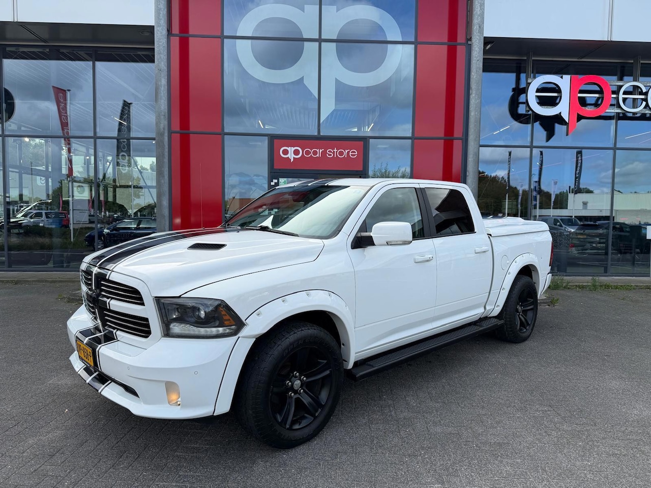 Dodge Ram 1500 - 5.7 V8 Quad Cab 6'4 | Panorama | Camera | Stoel ventilatie verwarming | Keyles | Elektrisc - AutoWereld.nl
