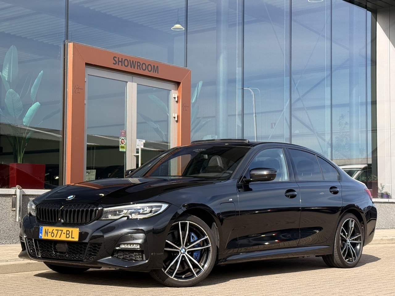 BMW 3-serie - 330e M-Sport | 360 | Pano | Leder | ACC | Stoelverwarming | Apple Carplay | Head-Up | - AutoWereld.nl