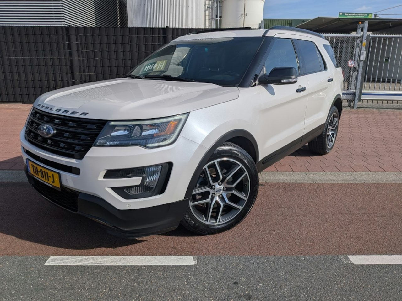 Ford Explorer - 3.5 V6 370 PK 7 persoons - AutoWereld.nl