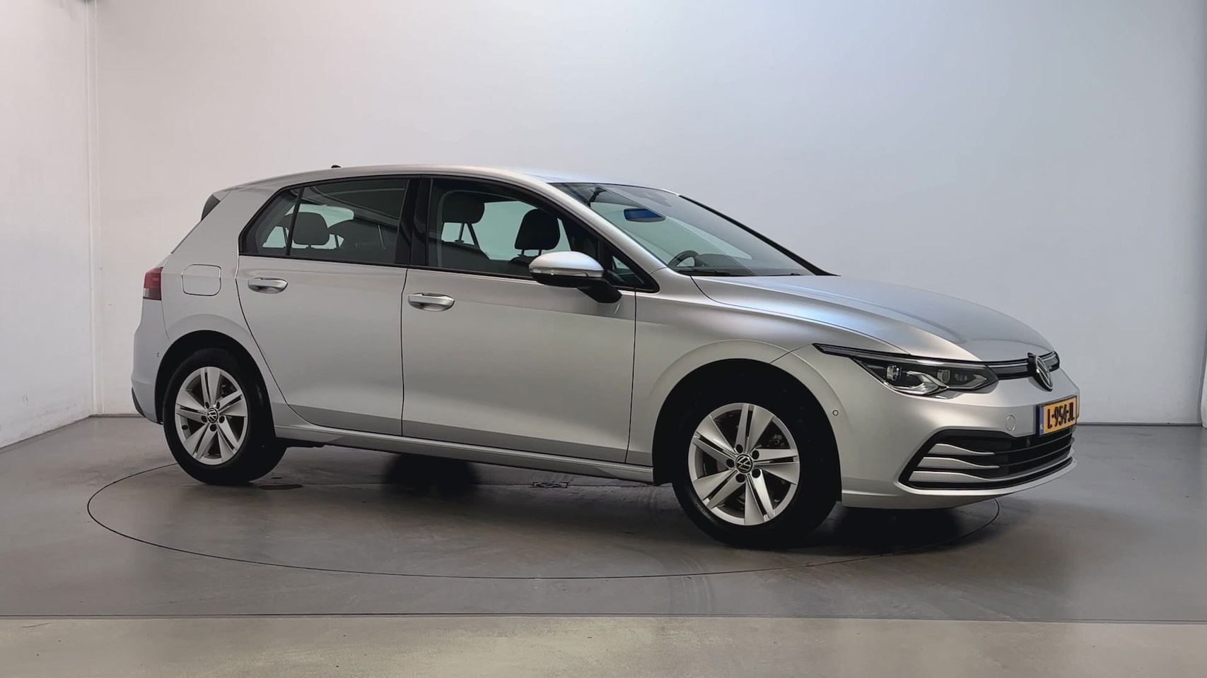Volkswagen Golf - 1.0 eTSI DSG Life Business Alcantara Navigatie Parkeersensoren - AutoWereld.nl