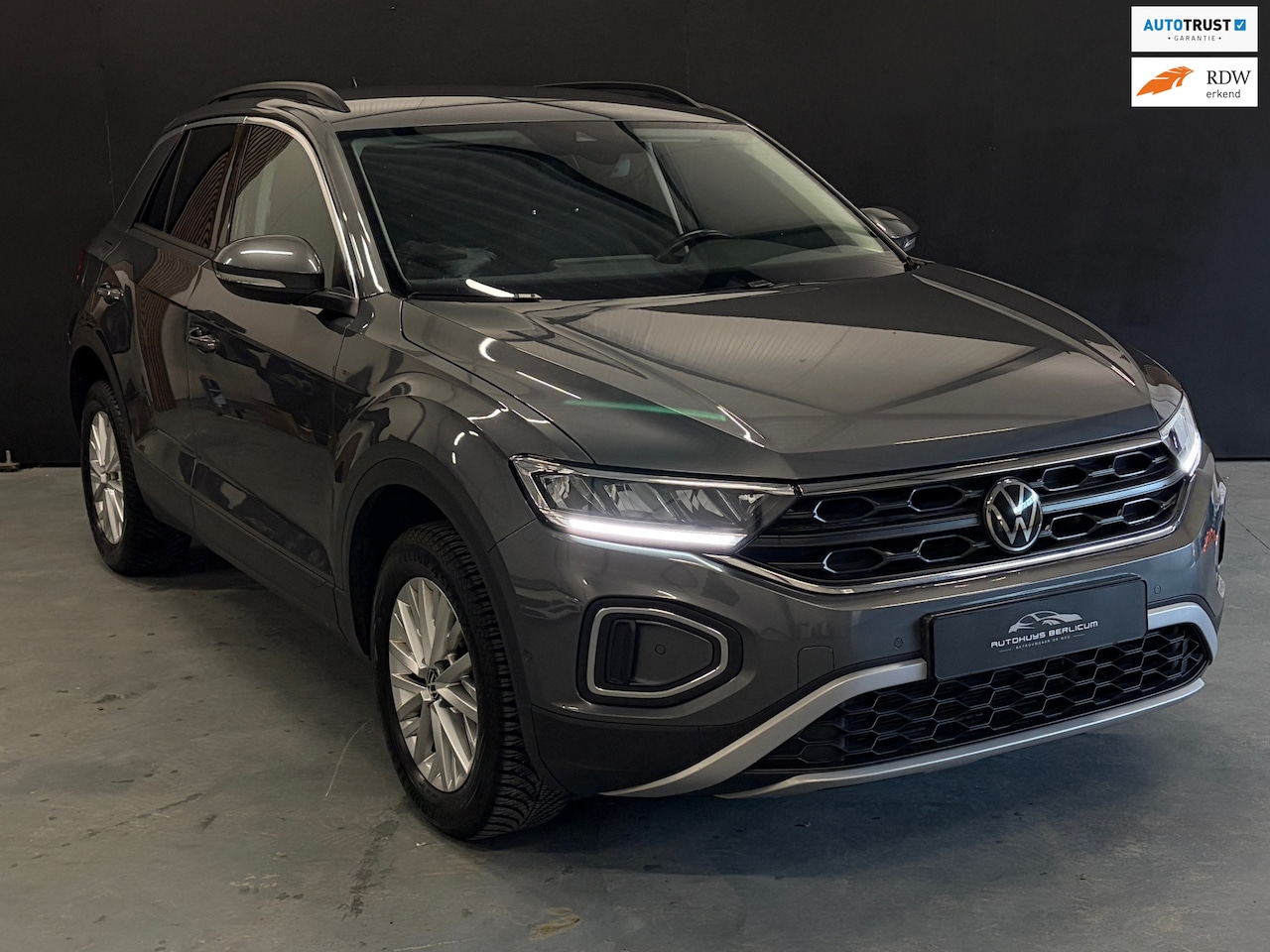 Volkswagen T-Roc - 1.0 TSI Life Carplay Virtual Stoelverwarming 12mnd garantie - AutoWereld.nl