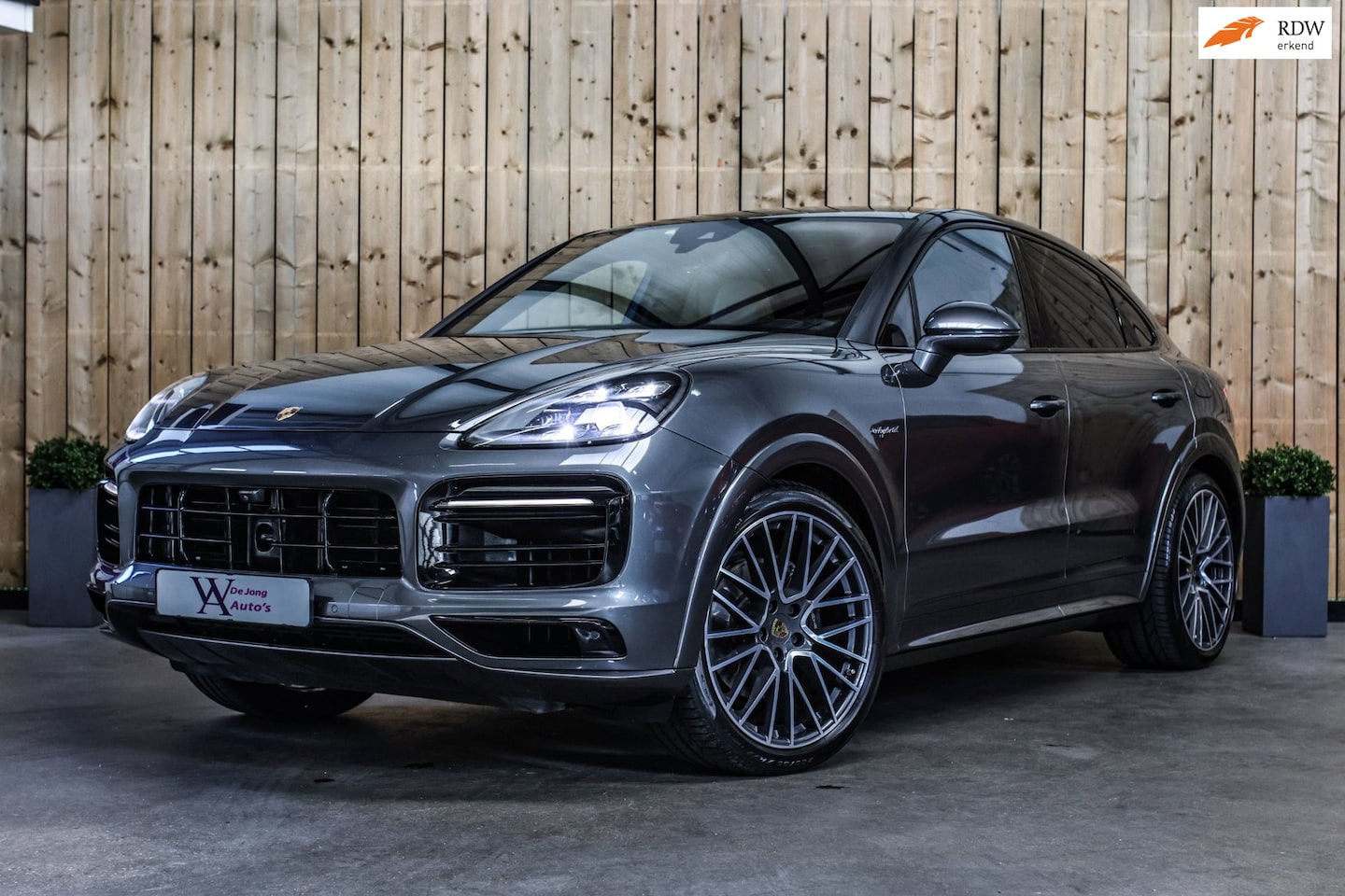 Porsche Cayenne Coupé - 3.0 E-Hybrid *Pano*Sport Design*Sportuitlaat*Soft-Close*Sportstoelen* - AutoWereld.nl
