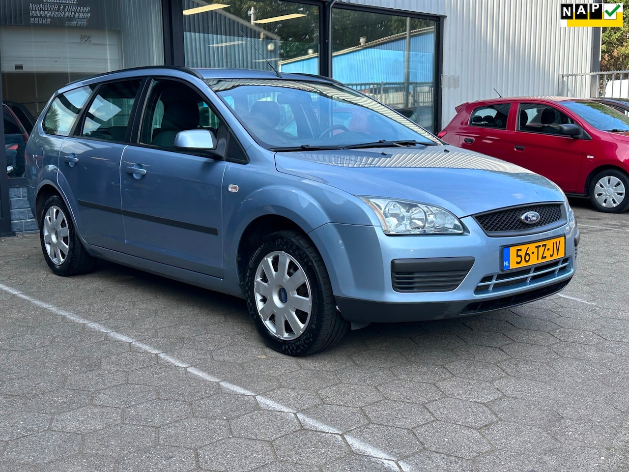 Ford Focus Wagon - 1.6-16V Trend/ Airco/Trekhaak/05-10-2027 APK/ - AutoWereld.nl