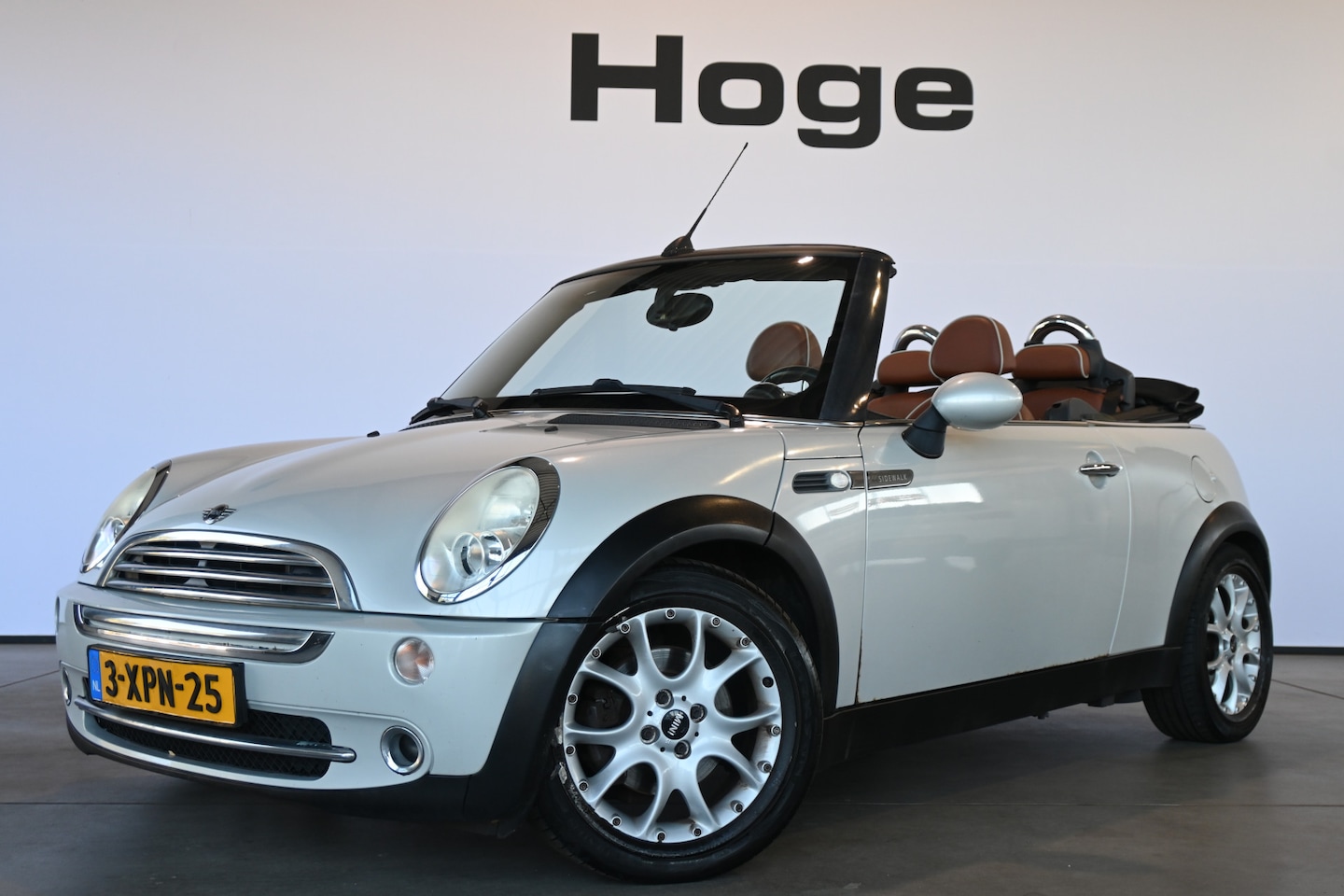 MINI Cabrio - 1.6 One Sidewalk Cabrio Airco Cruise Lichtmetaal Leder PDC Rijklaarprijs! Inruil Mogelijk! - AutoWereld.nl