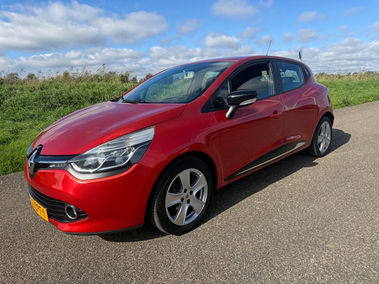Renault Clio - 0.9 TCe Expression ZEER LEUKE AUTO ! INCL NW APK & ONDERHOUDT ! - AutoWereld.nl