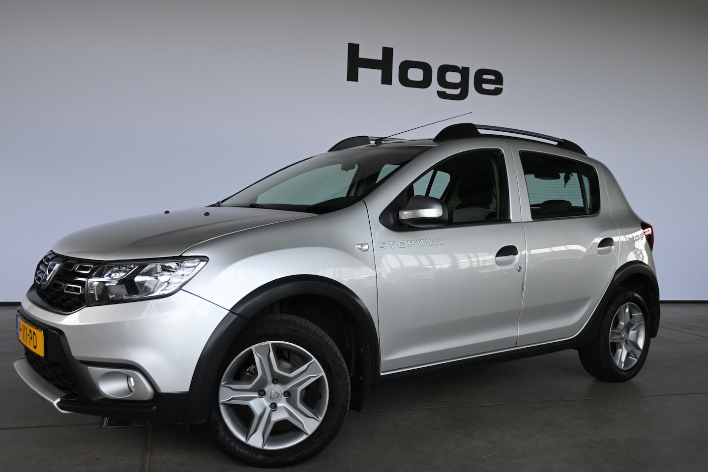 Dacia Sandero Stepway - 0.9 TCe Laureate Automaat Airco Cruise Navigatie PDC Elektrisch Pakket 100% Onderhouden! I - AutoWereld.nl