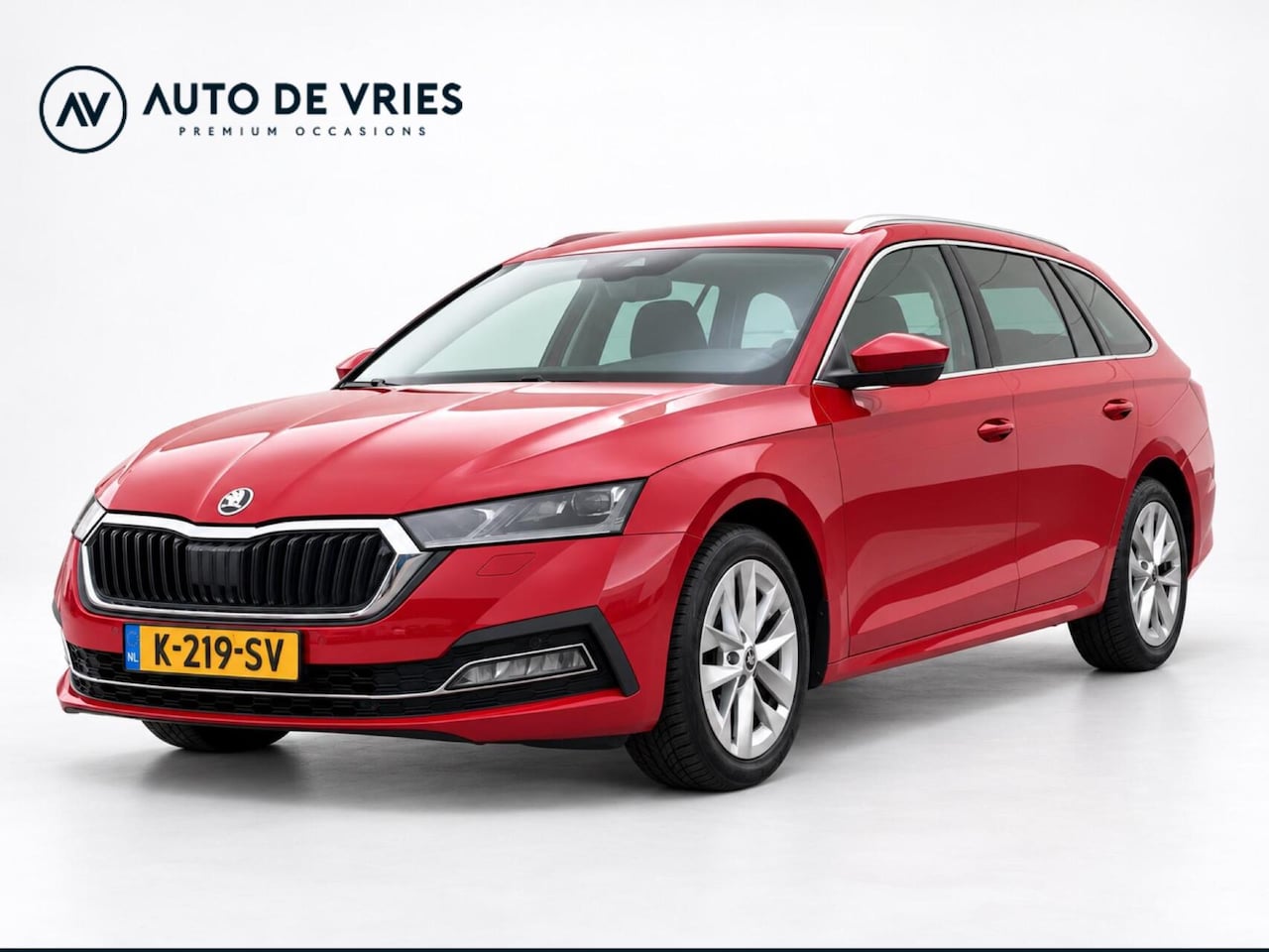 Skoda Octavia Combi - 1.5 TSI 150pk First Edition | Navigatie | Adaptive cruise | Stoelverwarming | Trekhaak - AutoWereld.nl