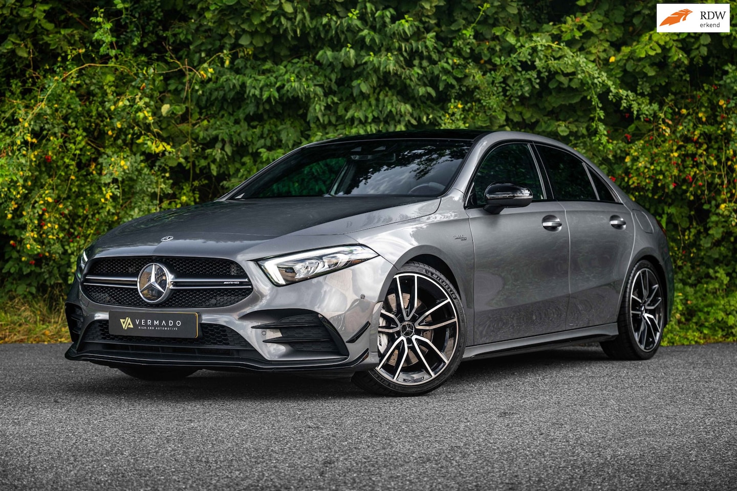 Mercedes-Benz A-klasse - AMG 35 4MATIC Premium Plus AMG Performance-stuurwiel Pano Schaalstoelen Halfleder 19inch - AutoWereld.nl