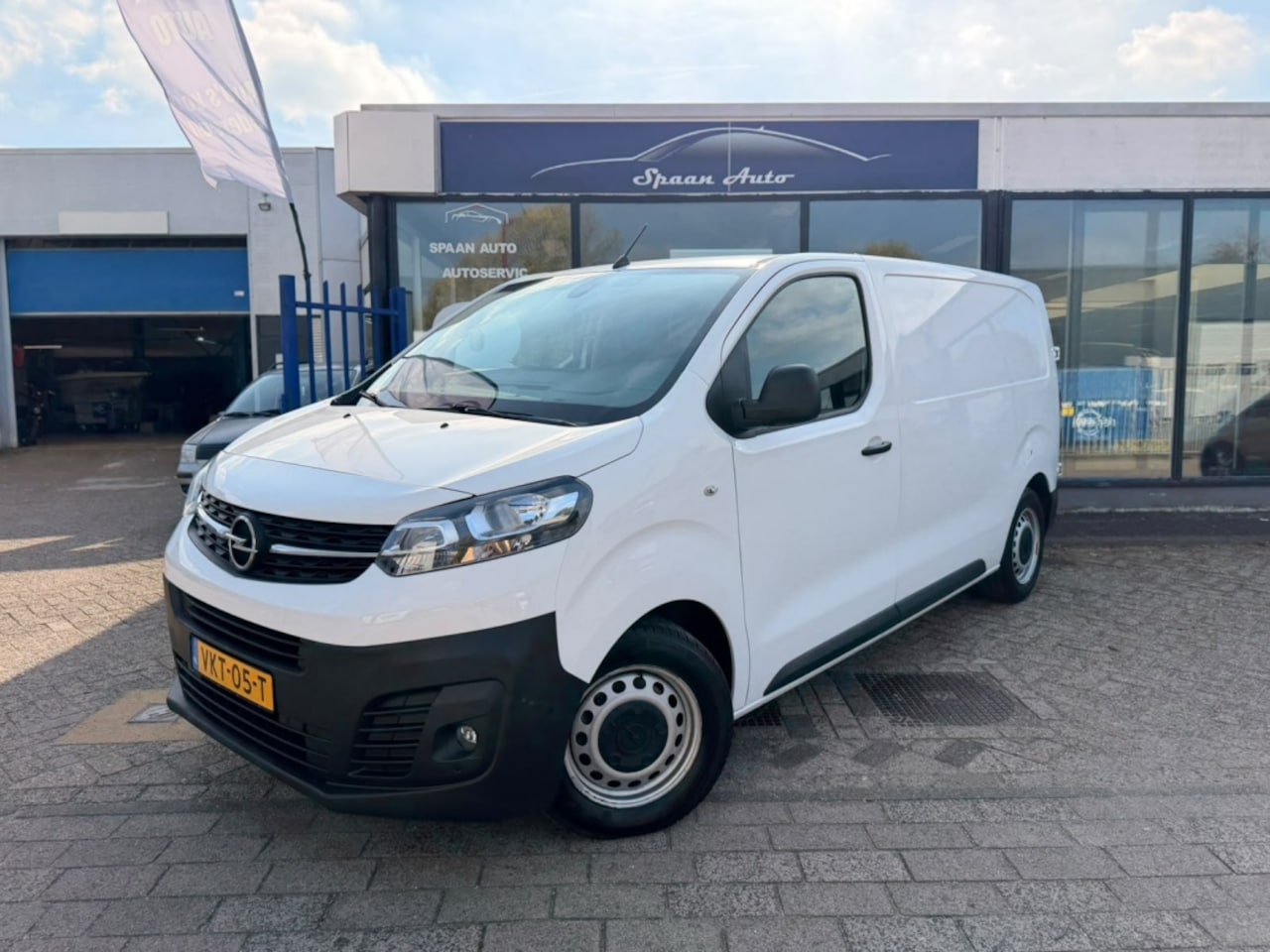 Opel Vivaro - 1.5 CDTI L2H1 Edition | AIRCO | CARPLAY | TREKHAAK | STANDKACHEL LAADRUIMTE - AutoWereld.nl