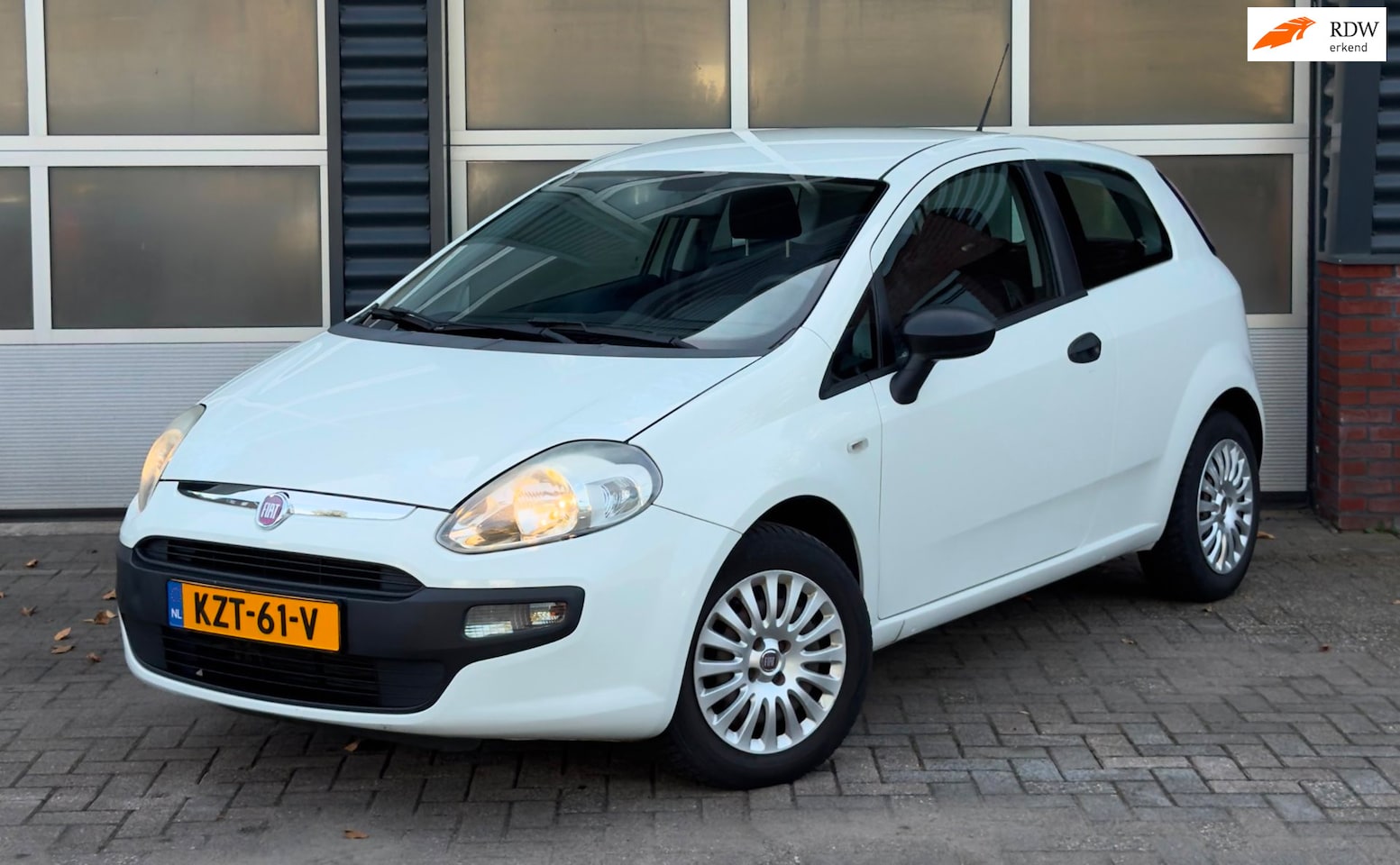 Fiat Grande Punto - 1.2 Dynamic | 110.217 km | Airco | 5-versnellingen | 3-deurs - AutoWereld.nl