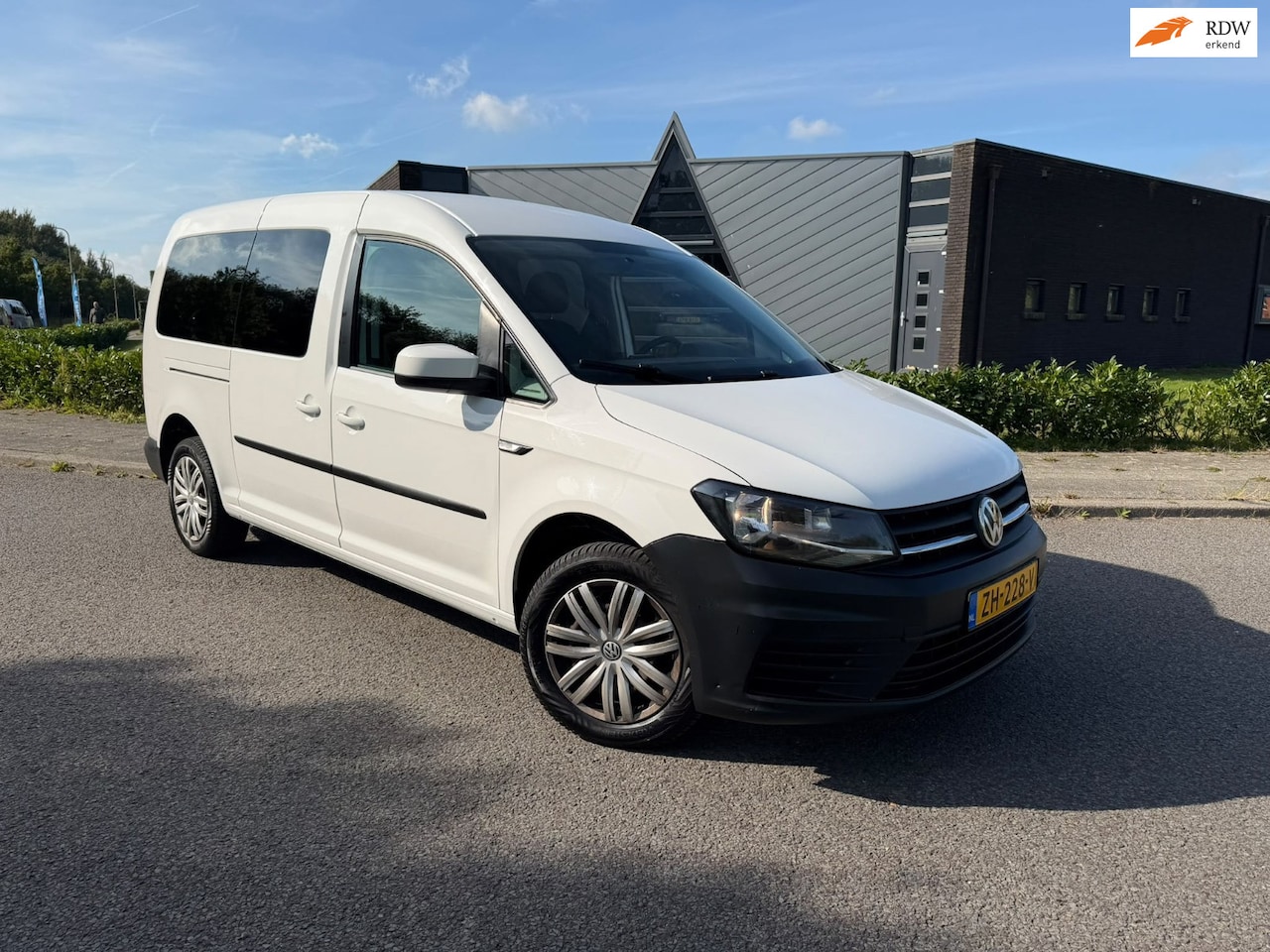 Volkswagen Caddy Maxi - 2.0 TDI Trendline 5p. 2.0 TDI Trendline 5p | Export - AutoWereld.nl