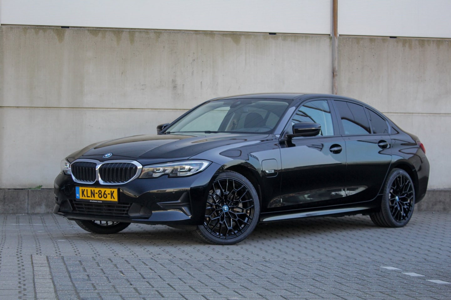BMW 3-serie - 320e - LED - Stoelverwarming - 4 nieuwe banden - AutoWereld.nl