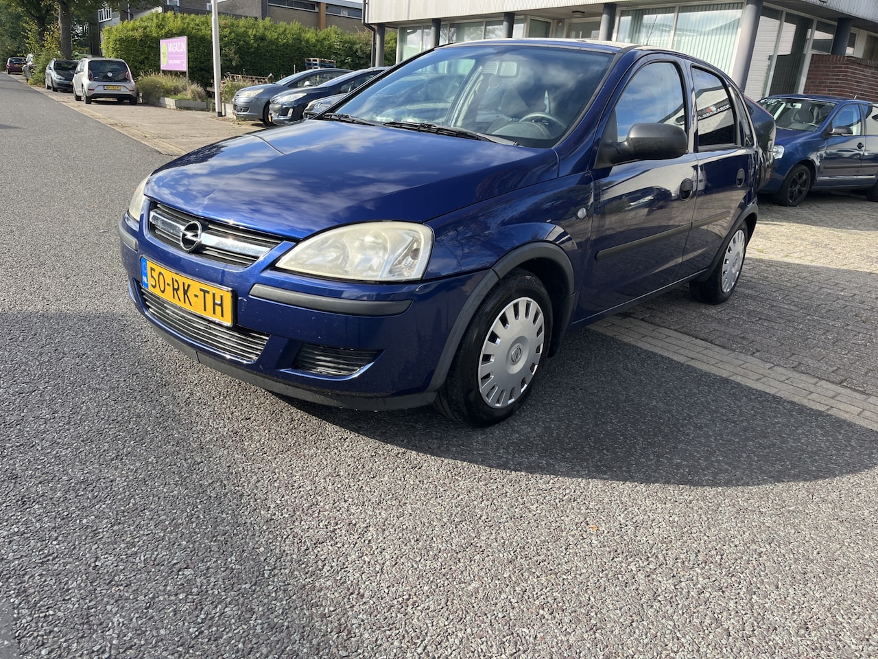 Opel Corsa - 1.2-16V Rhythm 5 Deurs,Apk 22-05-2027 Goed rijdende Corsa met klein deukje op rechter voor - AutoWereld.nl
