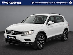 Volkswagen Tiguan - 1.5 TSI ACT Comfortline Business / Pano / Parkeersensoren voor en achter / Navi / Adaptive