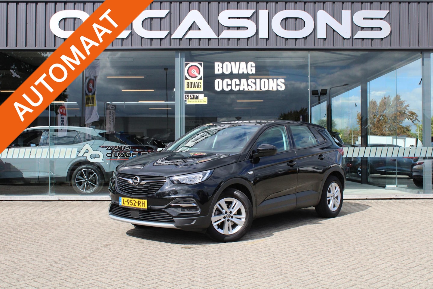 Opel Grandland X - 1.2 Turbo Elegance AUTOMAAT/ PANORAMADAK/ ACHTERBANK VERWARMING - AutoWereld.nl