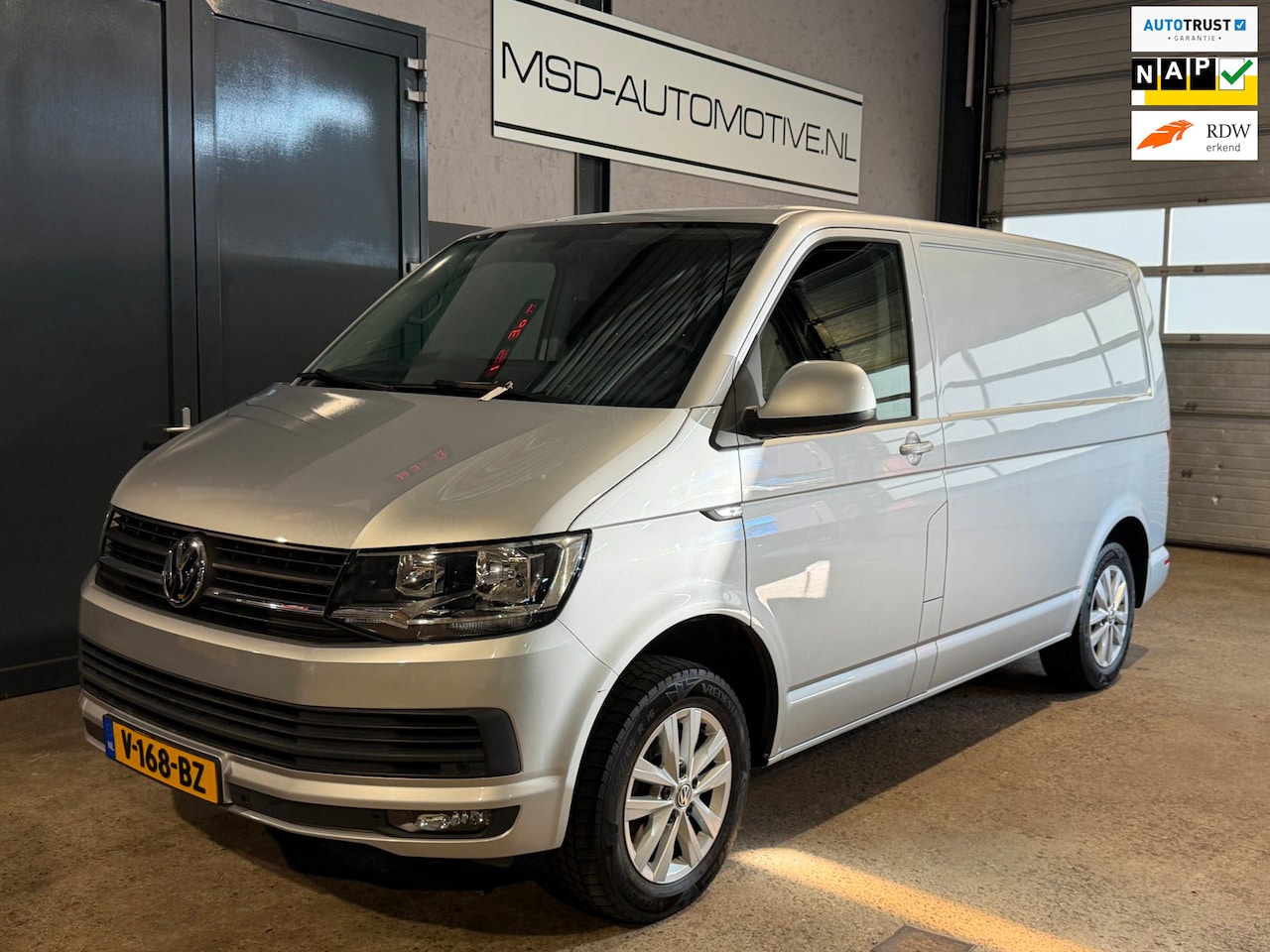 Volkswagen Transporter - 2.0 TDI L1H2 Highline EURO 6 1e Eigenaar NAP - AutoWereld.nl