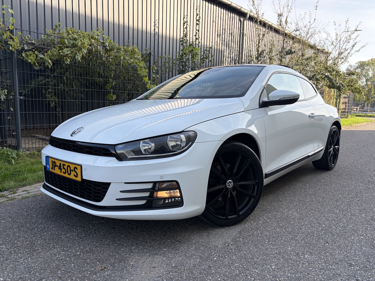Volkswagen Scirocco - 1.4 TSI Edition / NAVI / AIRCO / STOELVERWARMING / PANORAMADAK - AutoWereld.nl