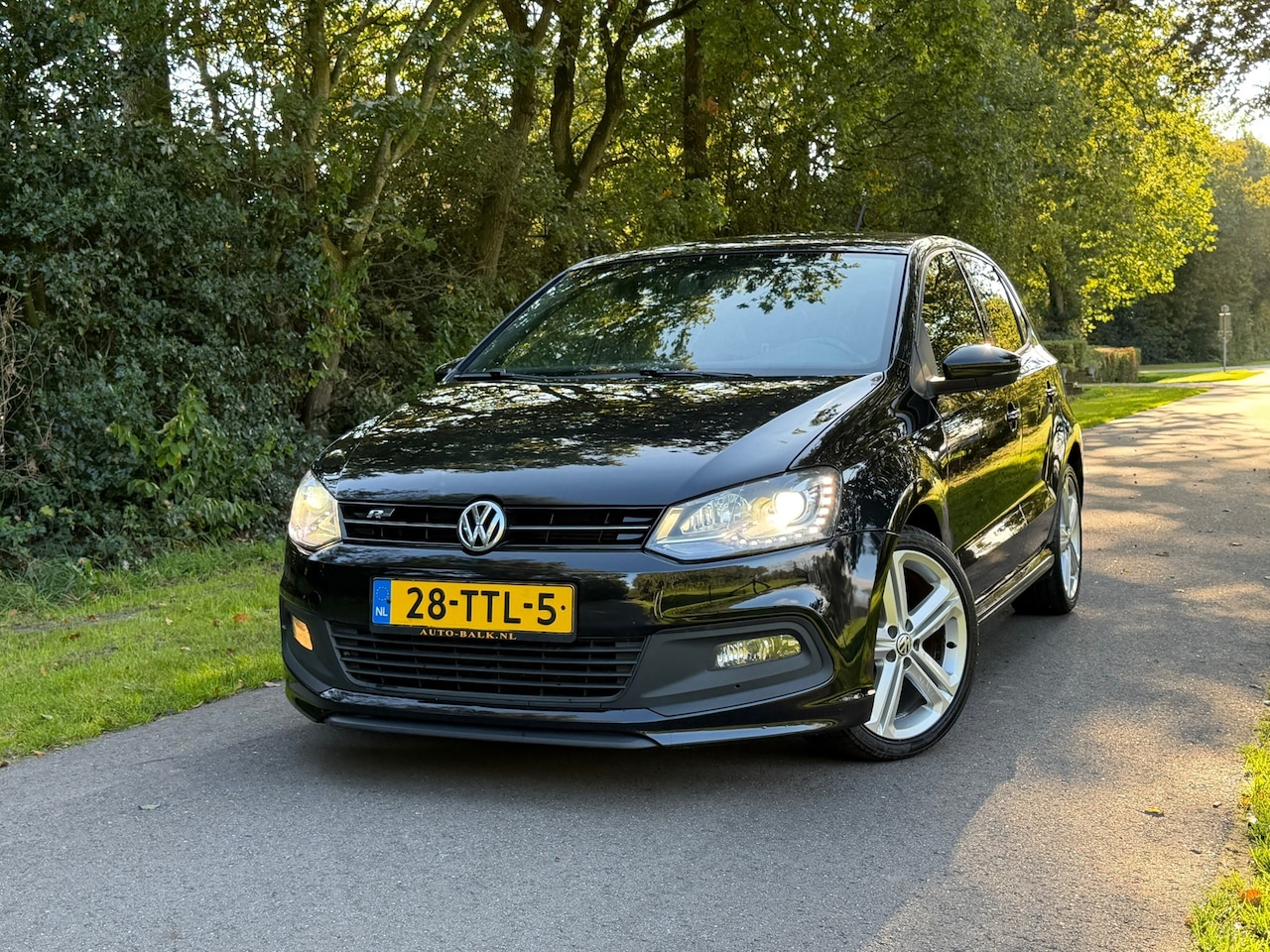 Volkswagen Polo - 1.2 TSI Comfortline R-Line | Automaat + Lederbekleding +Navigatie + Cruise - AutoWereld.nl