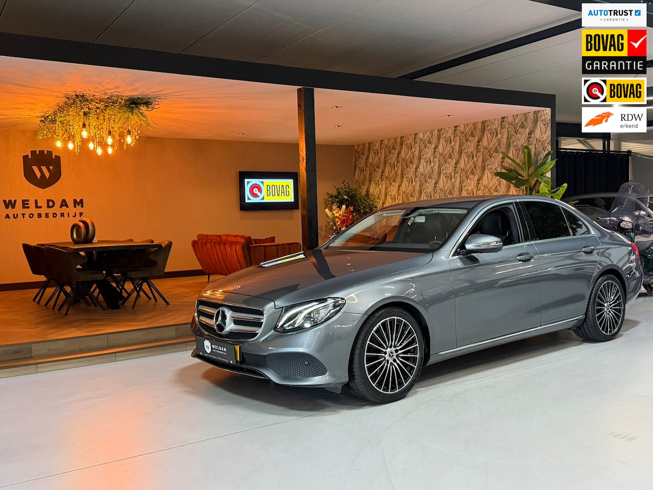 Mercedes-Benz E-klasse - 200 AMG 19"|Automaat|Garantie||Dealerond|Camera|LED|Ambient|Leder|Rijklaar - AutoWereld.nl