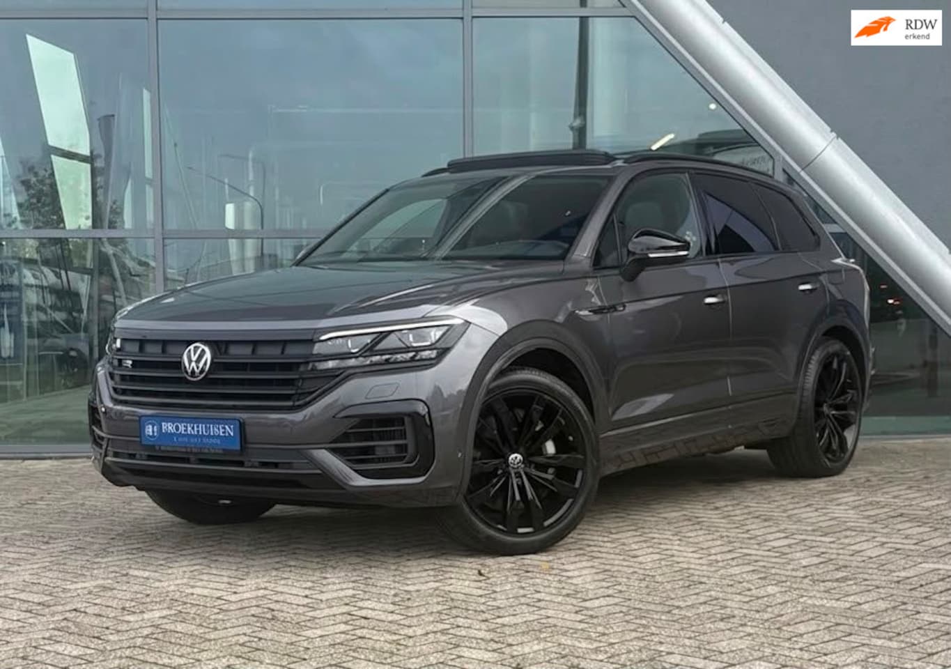 Volkswagen Touareg - 3.0 TSi Plug-In eHybrid 4MOTION R 462pk Luchtvering / Massage Stoelen / Trekhaak - AutoWereld.nl